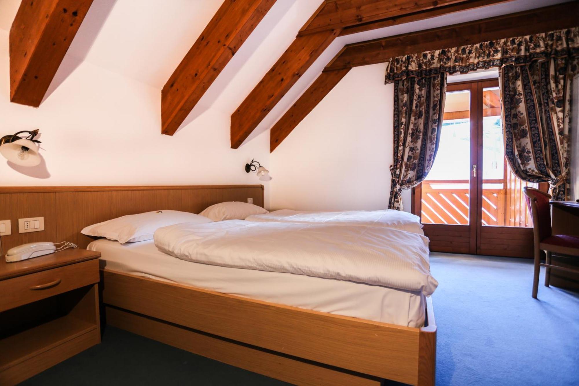 Hotel Fortini Мадонна-ди-Кампильо Экстерьер фото