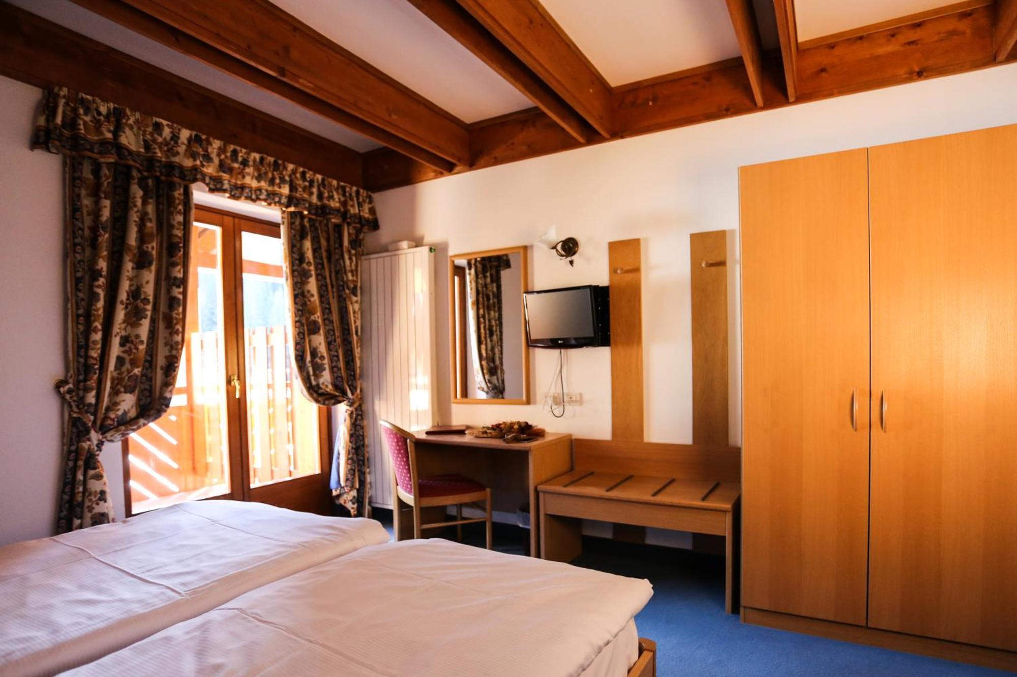 Hotel Fortini Мадонна-ди-Кампильо Экстерьер фото