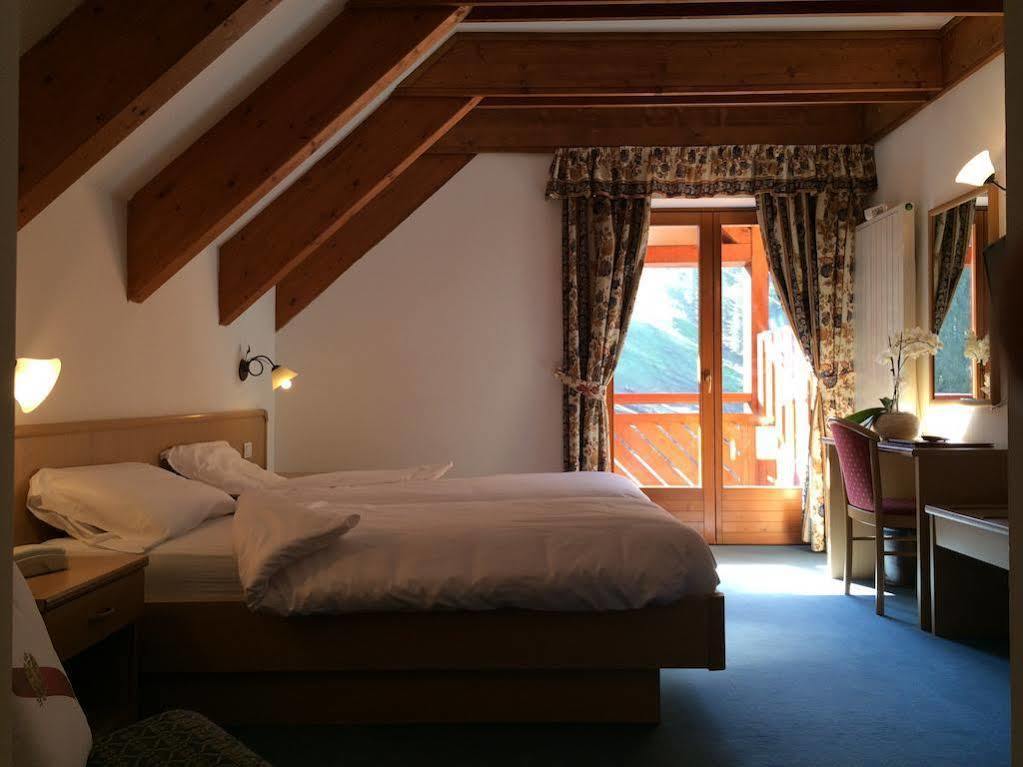 Hotel Fortini Мадонна-ди-Кампильо Экстерьер фото